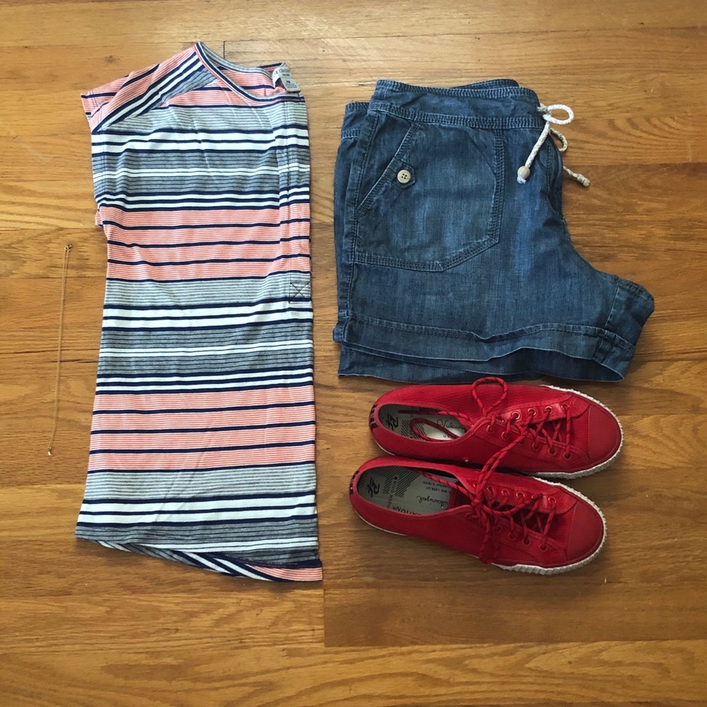 BOGO 🌿Liz Claiborne Striped Henley Top🌿